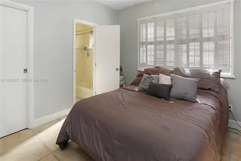 910 N 14th Court Hollywood FL 33020