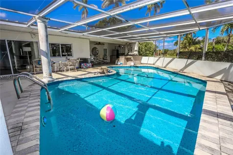 910 N 14th Court Hollywood FL 33020