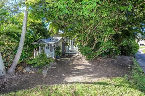 910 N 14th Court Hollywood FL 33020