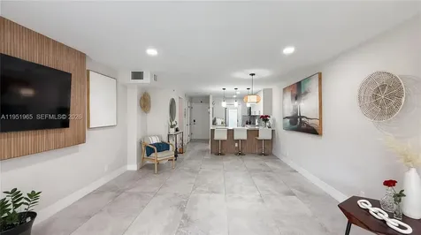 400 SE 10th Street Deerfield Beach FL 33441