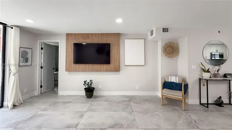 400 SE 10th Street Deerfield Beach FL 33441