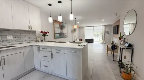 400 SE 10th Street Deerfield Beach FL 33441