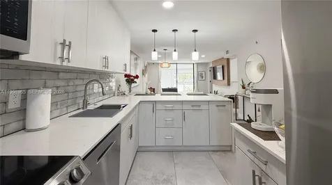 400 SE 10th Street Deerfield Beach FL 33441