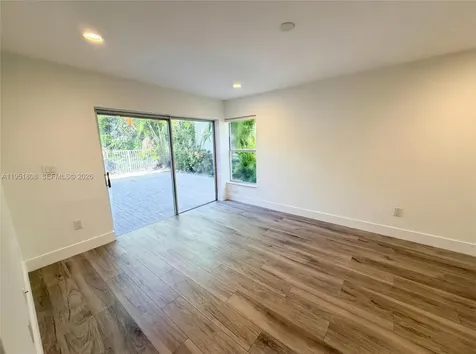 1145 W Lake Street Hollywood FL 33019