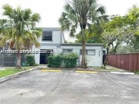 1761 NW 73rd Avenue Plantation FL 33313
