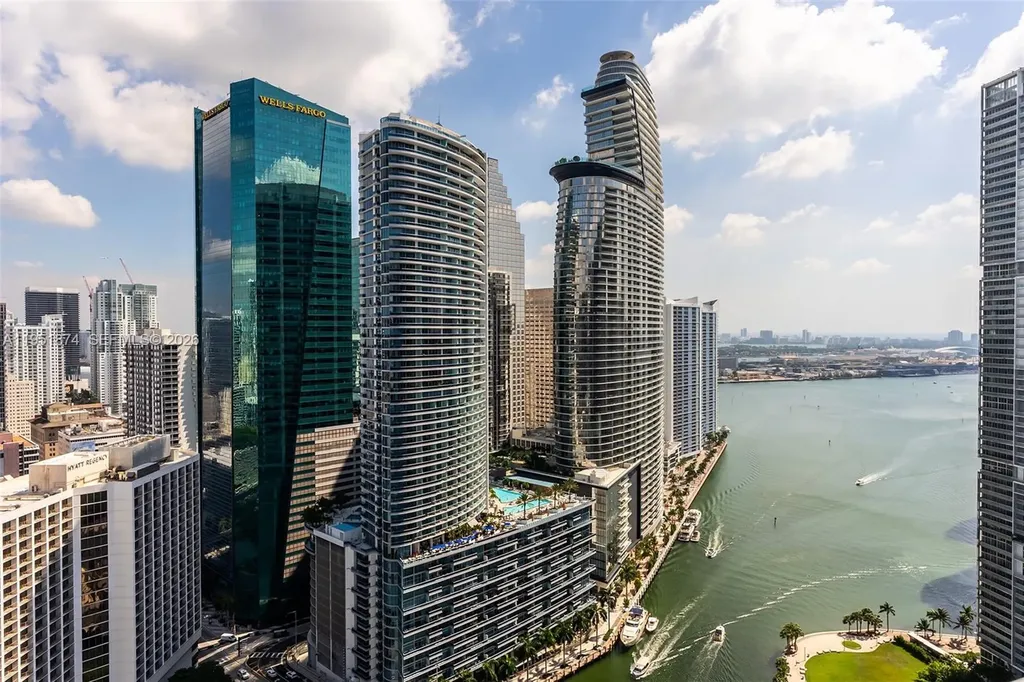 77 SE 5th Street Miami FL 33131