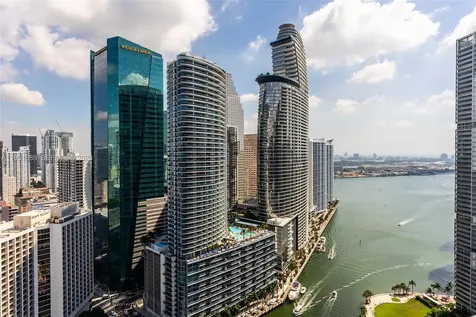 77 SE 5th Street Miami FL 33131
