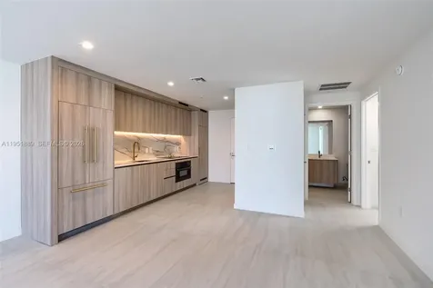 77 SE 5th Street Miami FL 33131