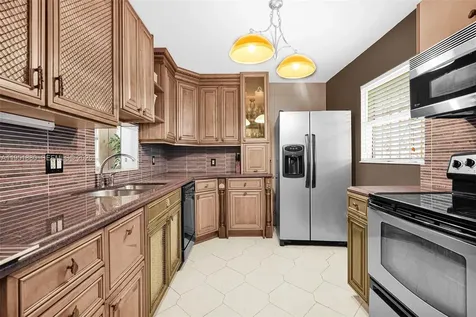 314 SE 10th Street Dania Beach FL 33004