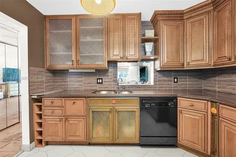 314 SE 10th Street Dania Beach FL 33004