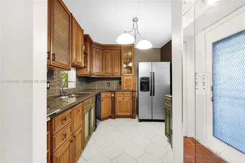 314 SE 10th Street Dania Beach FL 33004