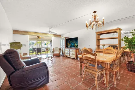 314 SE 10th Street Dania Beach FL 33004