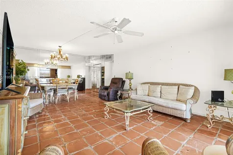 314 SE 10th Street Dania Beach FL 33004