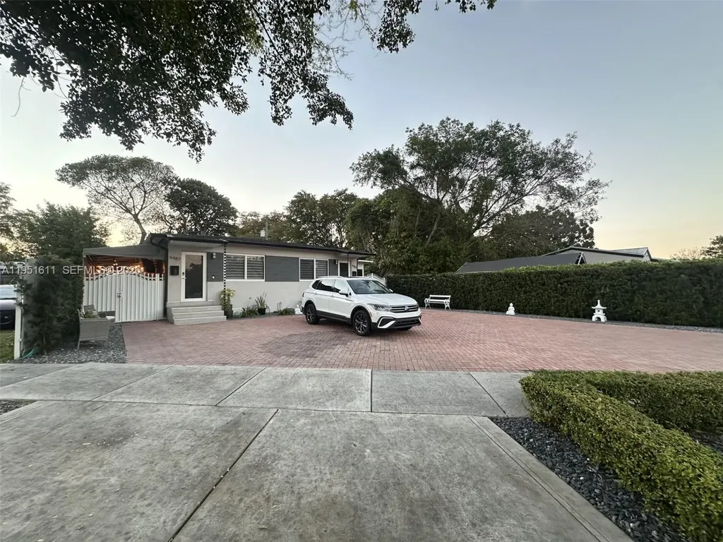4485 SW 7th Street Miami FL 33134