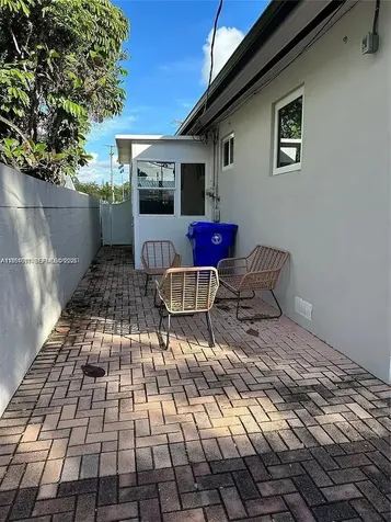 4485 SW 7th Street Miami FL 33134