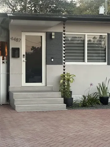 4485 SW 7th Street Miami FL 33134