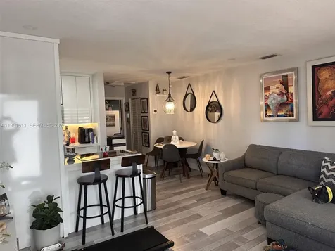 4485 SW 7th Street Miami FL 33134