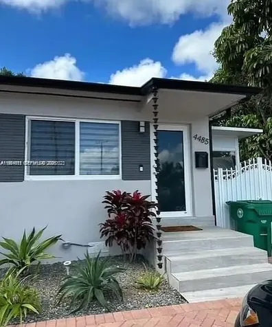 4485 SW 7th Street Miami FL 33134