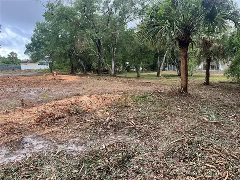 17 Rosevelt Avenue Lehigh Acres FL 33936