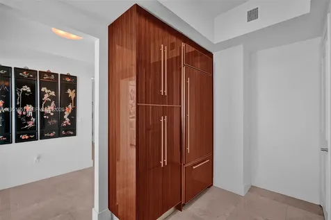2711 S Ocean Drive Hollywood FL 33019