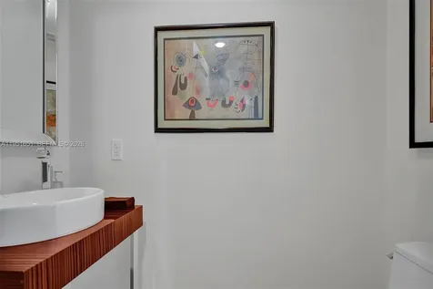 2711 S Ocean Drive Hollywood FL 33019