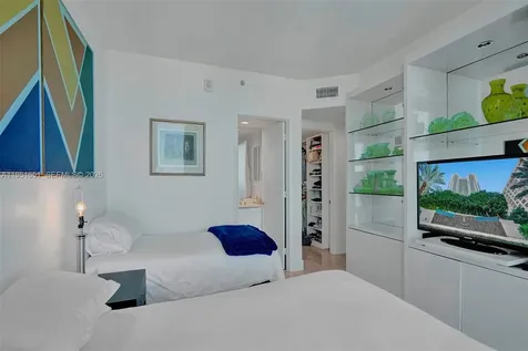 2711 S Ocean Drive Hollywood FL 33019