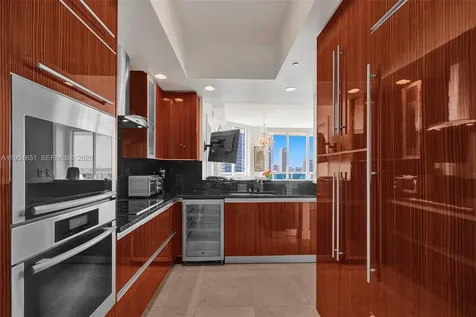 2711 S Ocean Drive Hollywood FL 33019