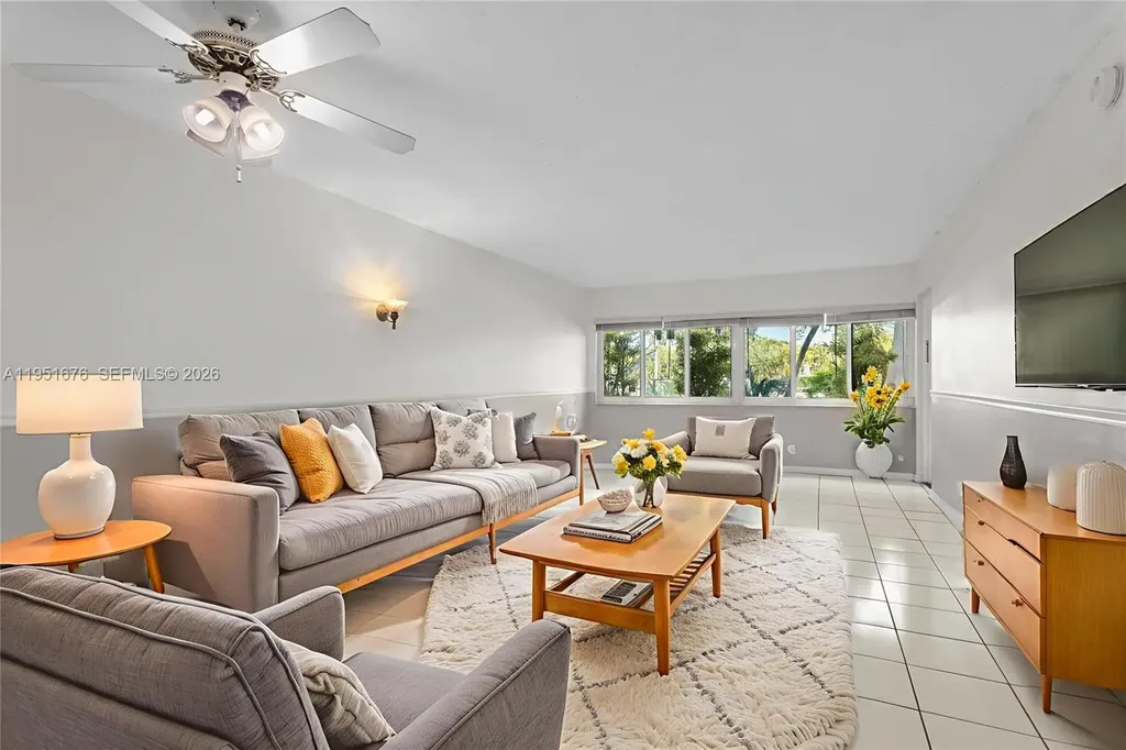 100 Lakeview Drive Weston FL 33326