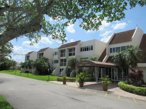 100 Lakeview Drive Weston FL 33326