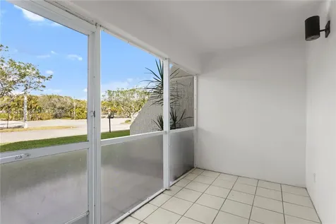 100 Lakeview Drive Weston FL 33326