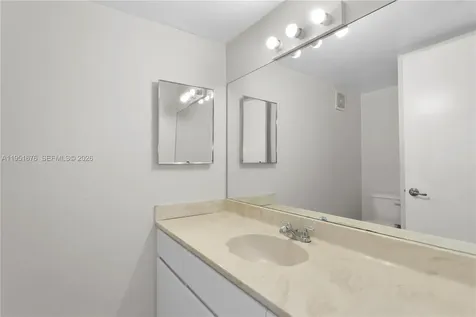 100 Lakeview Drive Weston FL 33326