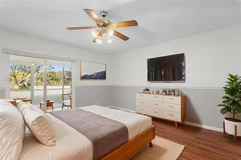 100 Lakeview Drive Weston FL 33326