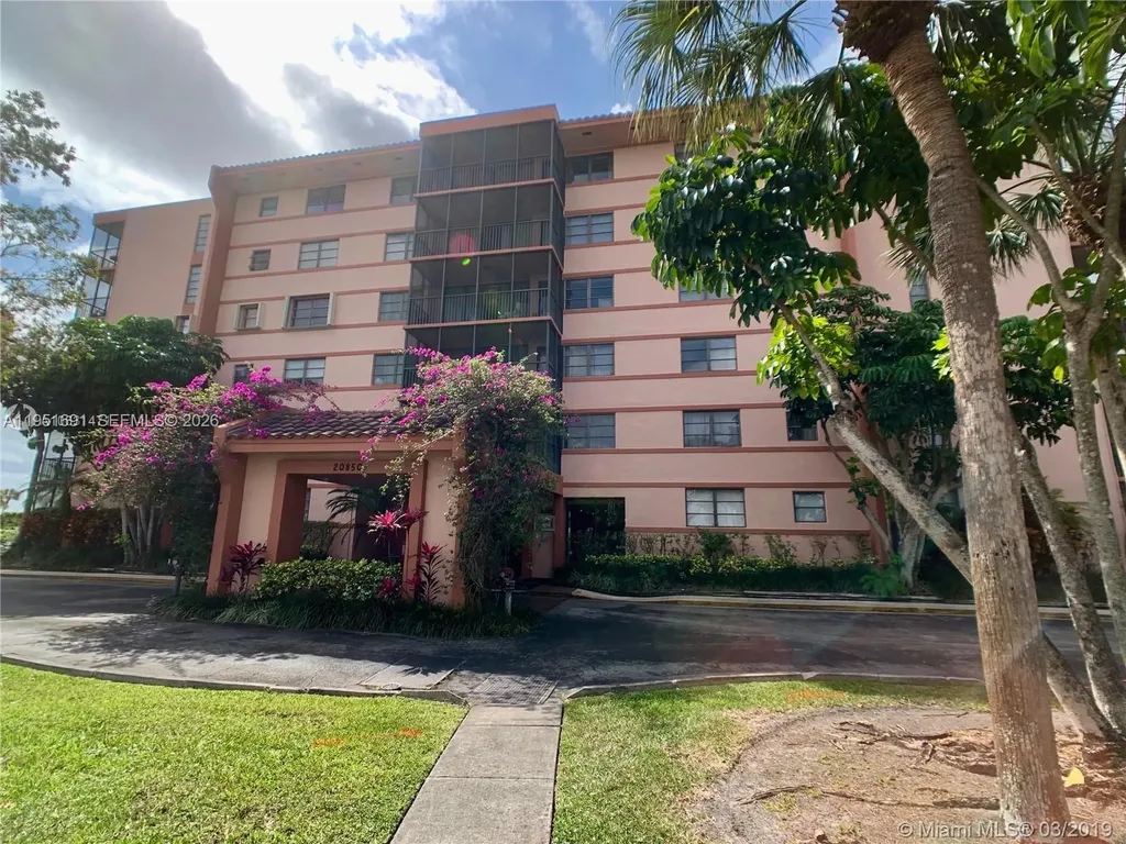 20840 San Simeon Way Miami FL 33179