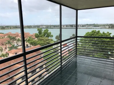 20840 San Simeon Way Miami FL 33179