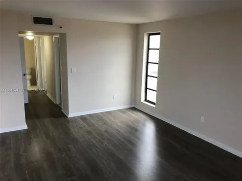20840 San Simeon Way Miami FL 33179