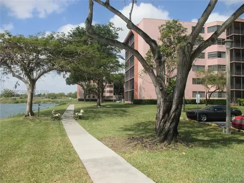 20840 San Simeon Way Miami FL 33179
