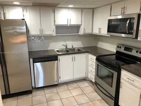 20840 San Simeon Way Miami FL 33179