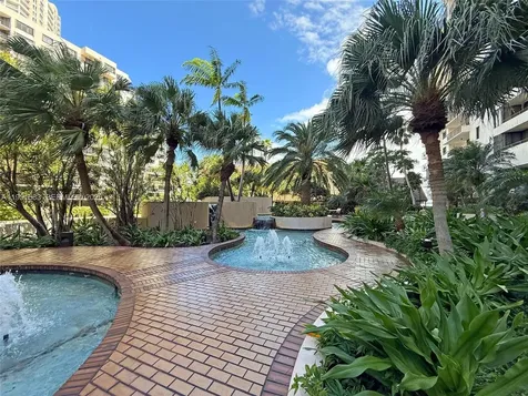 520 Brickell Key Drive Miami FL 33131