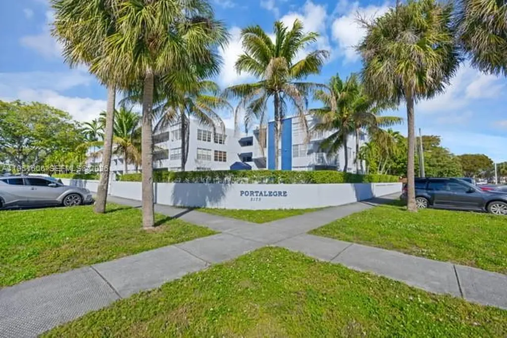 2175 NE 170th Street North Miami Beach FL 33162