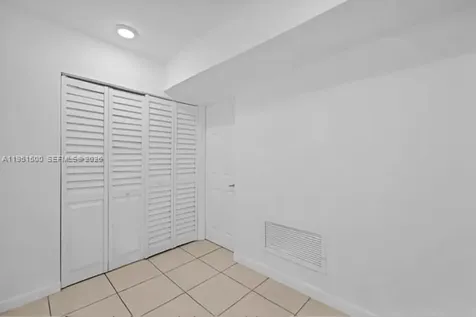 2175 NE 170th Street North Miami Beach FL 33162