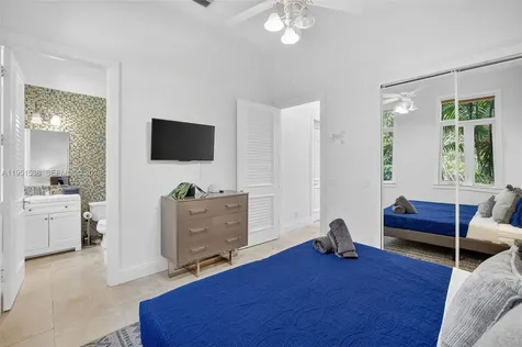 101 Holly Lane Plantation FL 33317