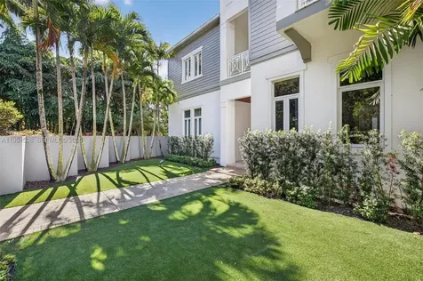 101 Holly Lane Plantation FL 33317