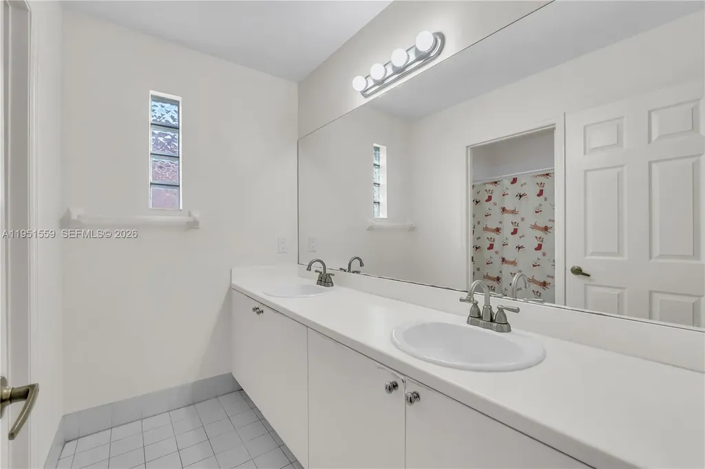 5323 NW 125th Avenue Coral Springs FL 33076