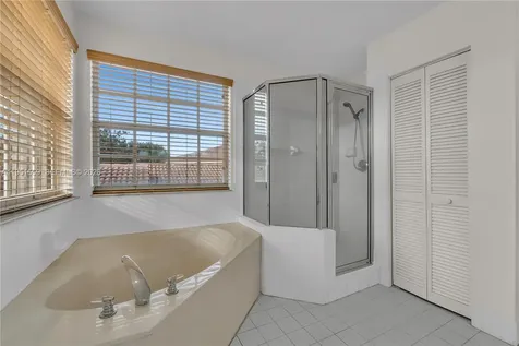 5323 NW 125th Avenue Coral Springs FL 33076