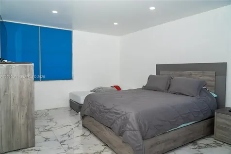 854 NW 87th Avenue Miami FL 33172