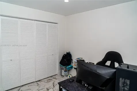 854 NW 87th Avenue Miami FL 33172