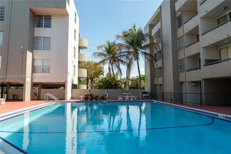 854 NW 87th Avenue Miami FL 33172