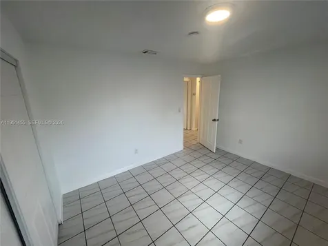 1719 NW 16th Street Miami FL 33125