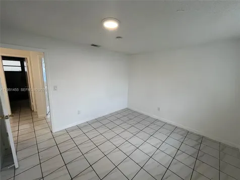 1719 NW 16th Street Miami FL 33125