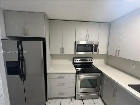 1719 NW 16th Street Miami FL 33125